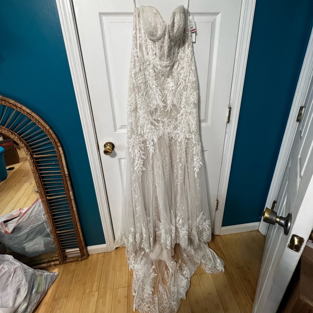Wedding dress